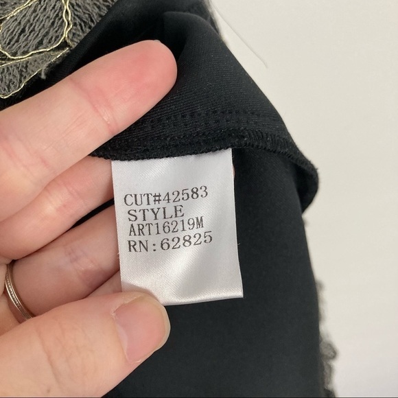 TADASHI SHOJI Sabi Gold Lace Metallic Short Sleeve Shift Dress - Picture 11 of 12